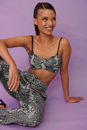 NA-KD Trend Haut court imitation serpent - Vêtements du Nouvel an - Multicolore - EU 34