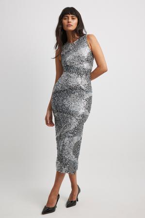 NA-KD Robe mi-longue ondulée à sequins - Robes de fête - Argent - Medium