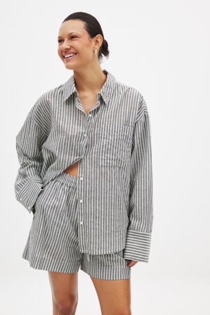 NA-KD - Stripete skjorte med heklet innlegg - Skjorter - Stripete - EU 32