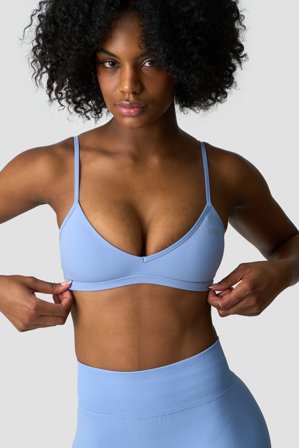 ICANIWILL - Minimal Sports Bra Soft Blue - Urheiluliivit - Naiset - Treenivaatteet ICIW:ltä