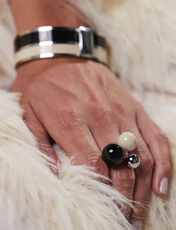 Bud to rose Brea Enamel Ring Ivory/Black/Silver - Silver - ONE SIZE