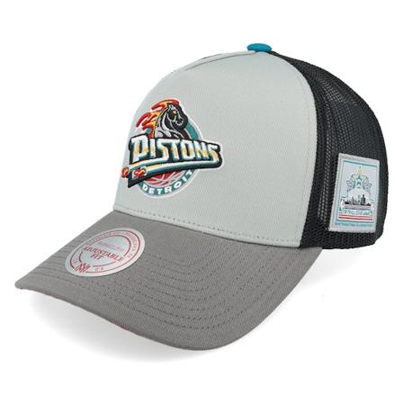 Mitchell & Ness - NBA Grijs trucker Cap - Hatstore Exclusive x Detroit Pistons Iron Grey/Black Trucker @ Hatstore