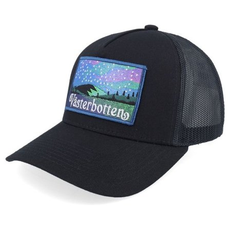 Wild Spirit - Svart trucker Keps - Swedish Västerbotten Landscape Black A-Frame Trucker @ Hatstore