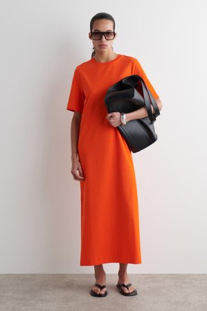 COS T-Shirt-Kleid Aus Baumwolle In Midilänge in Orange - Frauen