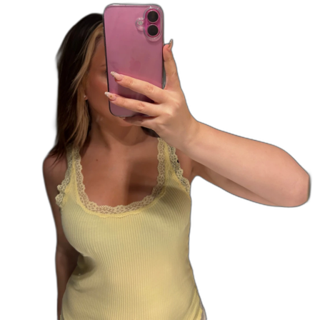 Gul ribbad linnetopp med spets från ONLY