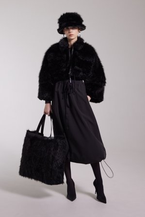 Lilla Tre Zip Faux Fur Black
