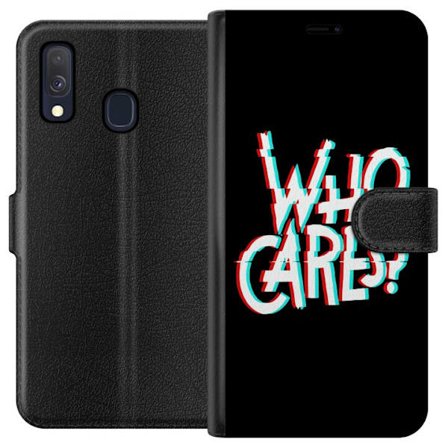 Kompatibel Tegnebogsetui til Samsung Galaxy A40 Glitchtypografi med teksten "who cares" i rødt og cyan på en sort minimalistisk baggrund.