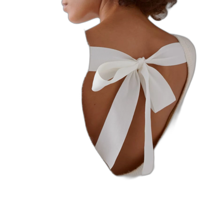 Vit stickad tröja med rosett i ryggen