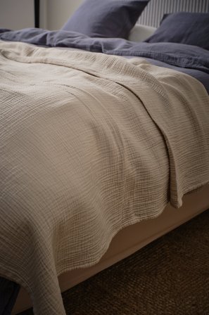 Jotex - Sengeteppe i Musselin Lys beige - AMILIA - Kjøp Sengetepper hos Jotex