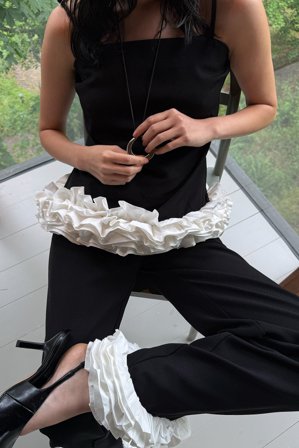 Scandivv x NA-KD Hose mit Rüschendetail - Hosen mit hoher Taille - Schwarz - EU 36