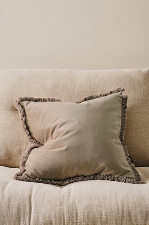 Jotex - Putetrekk i Fløyel 50x50 Cm Greige - SAMANTHA - Kjøp Pynteputer & trekk hos Jotex