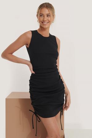 Erica Kvam x NA-KD Robe Avec Cordon De Serrage - Robes courtes - Noir - Medium