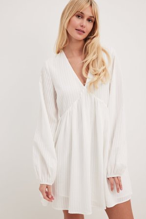 NA-KD Structured Flowy Mini Dress - Kjoler med pufærmer - Hvid - EU 38