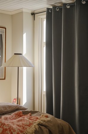 Jotex - Blendingsgardin Med Maljer - 1 Lengde Mørk grå - KYLIE - Kjøp Mørkleggingsgardiner hos Jotex