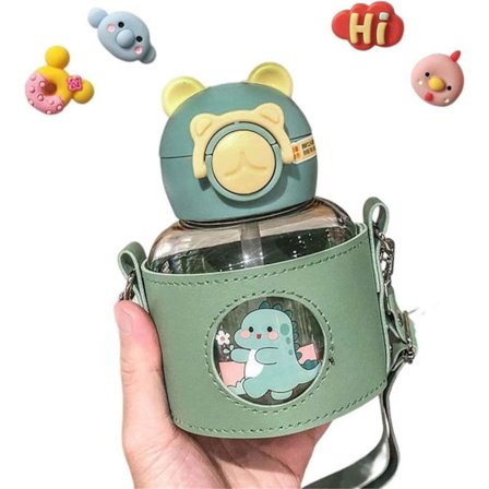 Søt vannflaske med sugerør, stor magekopp med kopphylse