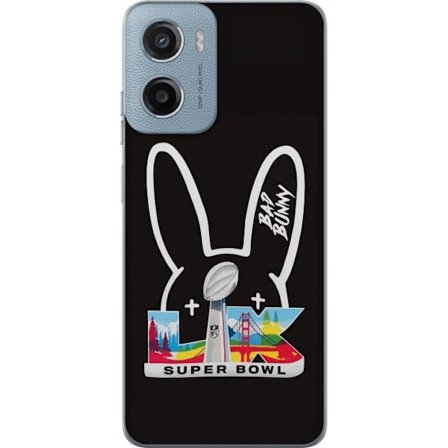 Kompatibel Mobilcover til Motorola Moto E15 Bad Bunny portræt med åben skjorte, tatoveringer og krøllet hår i stilfuld modefotografering