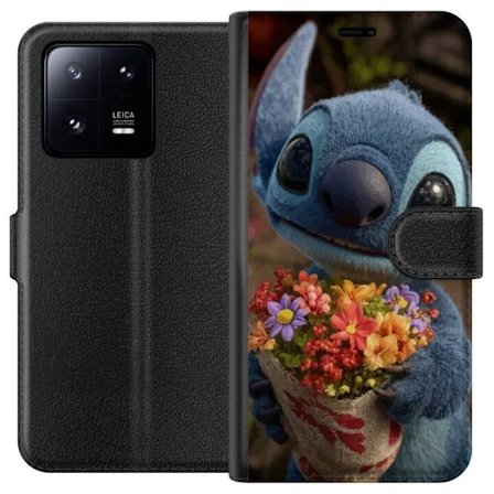 Kompatibel Tegnebogsetui til Xiaomi Xiaomi 13 Pro Sød blå figur med store øjne, der holder en farverig buket i en varm og kær stil