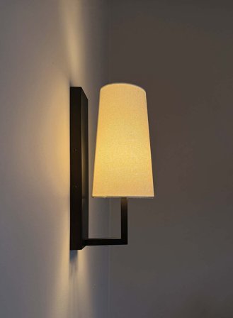 Nicola vegglampe m/skjerm - hvit