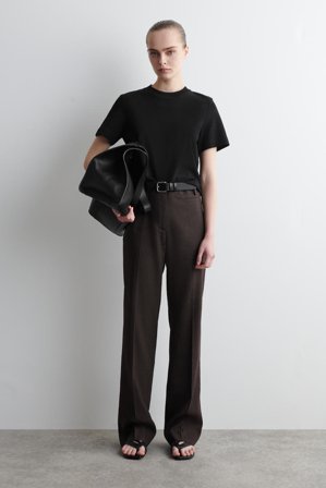 COS Frauen Sandalen Mit Kreuzriemen Und Kitten-Heel in Schwarz