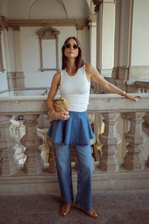 Cecilie Haugaard x NA-KD Jeans mit mittlerer Taille und Rockdetail - Jeans - Blau - EU 38