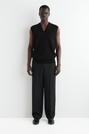 COS Men's Chenille-Knit Vest in Black