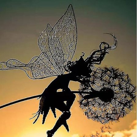 Tanssiva keiju voikukkapatsas koristeena panokset