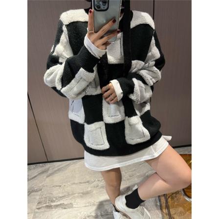 Dam flickor Stickad tröja Färg-Kontrast Rutig Vadderad Topp Tredimensionell flockning Black 62*120*42cm