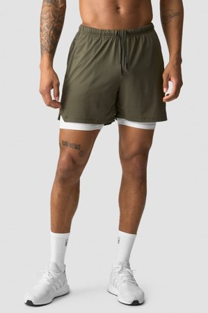 ICANIWILL - Stride 2-in-1 Shorts Men Army - Kortbyxor - Herr - Träningskläder från ICIW