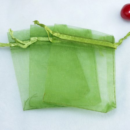 100 stk grønne (7x9cm) Organza-poser, ORGANZA gavepose med bånd,