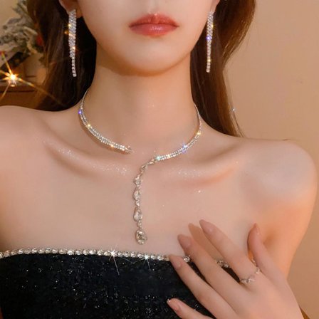 Zirkon vatten droppe choker halsband, lätt lyx, nisch high-end, krage, höst- och vinterklänning, mångsidigt temperament tillbehör