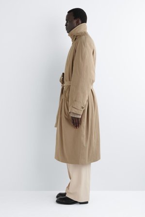 COS Men's Abrigo Largo Acolchado Con Cinturón Y Cuello Alto in Beige