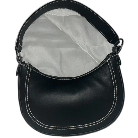 Svart axelväska med vita sömmar