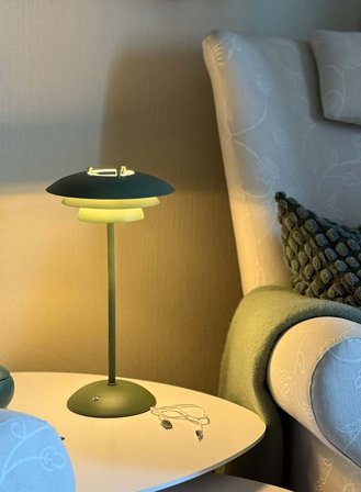 Epsilon oppladbar bordlampe H37 - grønn