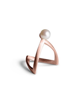 Jane Koenig | Pearl V Ring | 40