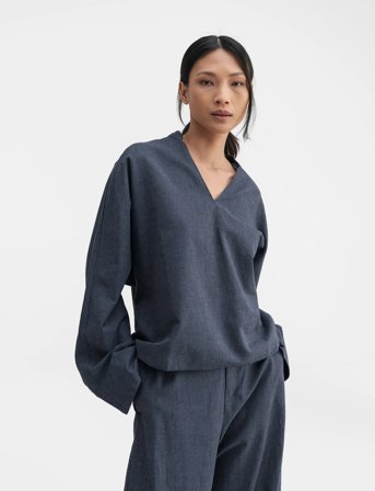 Ahlvar Gallery Nina V-Neck Linen Blouse - Navy - XS