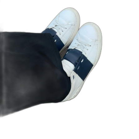 Vita sneakers med blå detalj från Valentino