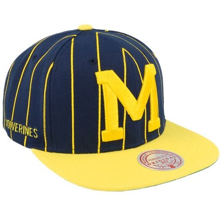 Mitchell & Ness - College Blå snapback Keps - Michigan Wolverines Team Pin Navy/Yellow Snapback @ Hatstore