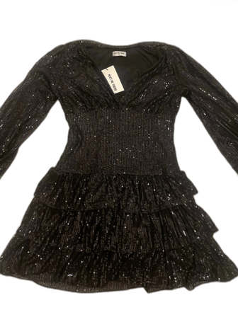 Svart paljettklänning från Meet Me There