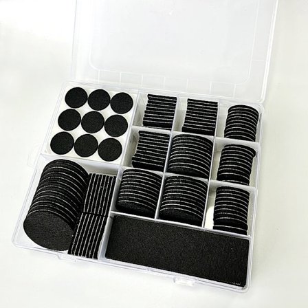 Musta, liukumaton kotimattosetti, 216 kappaletta erilaisia huonekaluja