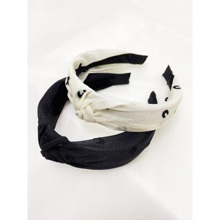 2 Kankaalla päällystetty tiara solmulla C: 30-35 cm. leveä
