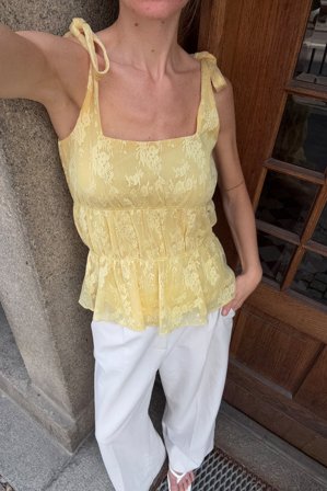 NA-KD Oberteil mit Schnürung an der Schulter - Party Oberteile - Gelb - M