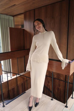 Jourdan Sloane x NA-KD - Strikket midikjole med frynser - Langermet maxi kjoler - Beige - S