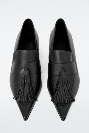 COS Femme Mocassins À Petit Talon Et Houppes En Cuir in Noir