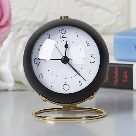 1 kpl musta paristokäyttöinen pöytäkello, hiljainen makuuhuoneen herätyskello, vintage-yöpöydän analoginen vintage-esteettinen kello (paristo ei 