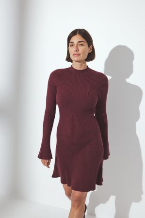 NA-KD Knitted High Neck Flowy Mini Dress - Efterårskjoler - Burgundy - XS (EU 32)