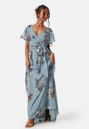 Goddiva - Flutter Floral Maxi Dress - Air Force Blue - Kläder - - Bubbleroom