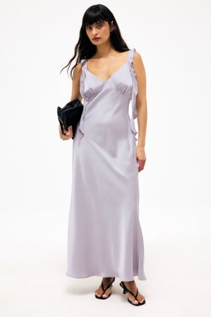 NA-KD Robe longue à épaules volantées en satin - Robes à volants - Violet - EU 42