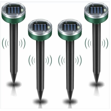 4 kpl aurinkokennokäyttöisiä myyränkarkottimia, ultraäänikarkottimia