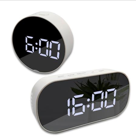 Alarmklokke for soverom, 2 alarmer Høy LED stor displayklokke, justerbart volum, dimbar, slumre, plugg inn enkel grunnleggende digital klokke for dyp 