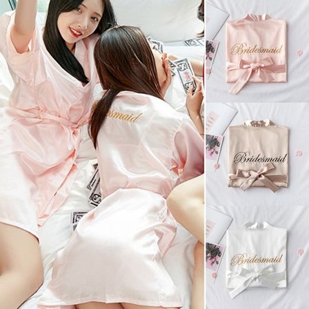 Brudtärna morgonrock för bröllopsfest redo